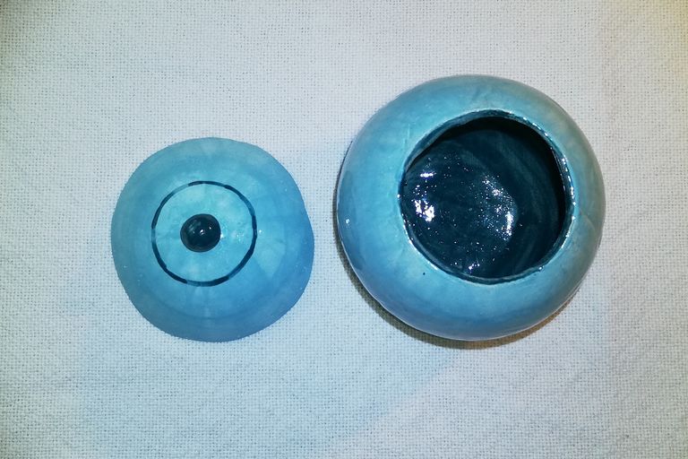 Dose mit Deckel 